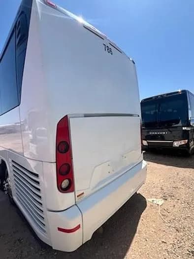 2016 Mci J4500 Coach - Image 3