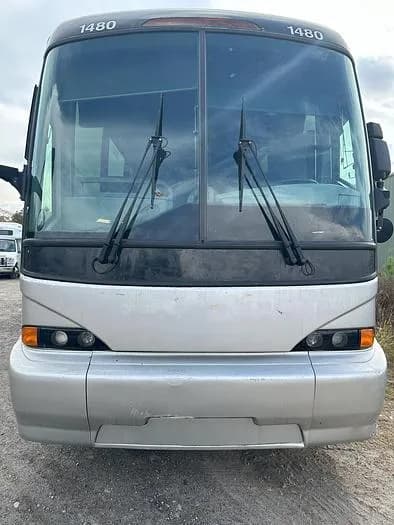 2009 Mci J4500 Coach - Image 2