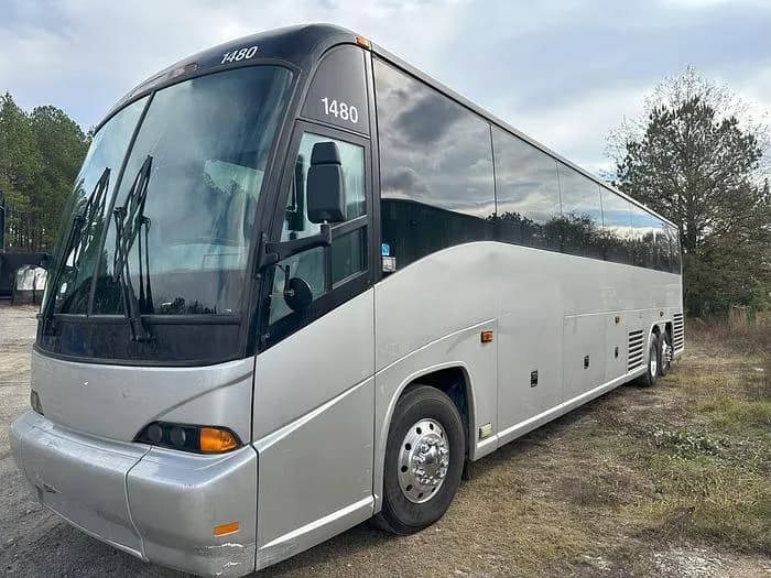 2009 Mci J4500 Coach - Image 1