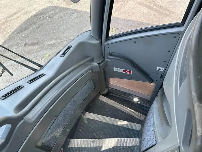 2009 Mci J4500 Coach - Image 17