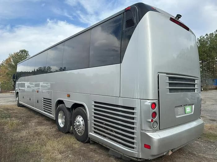 2009 Mci J4500 Coach - Image 3