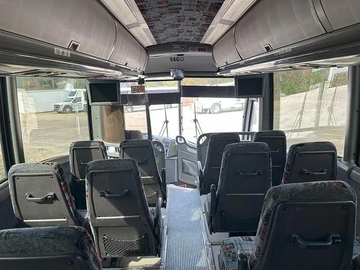 2009 Mci J4500 Coach - Image 22