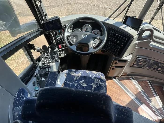 2016 Mci J4500 ADA Coach - Image 8