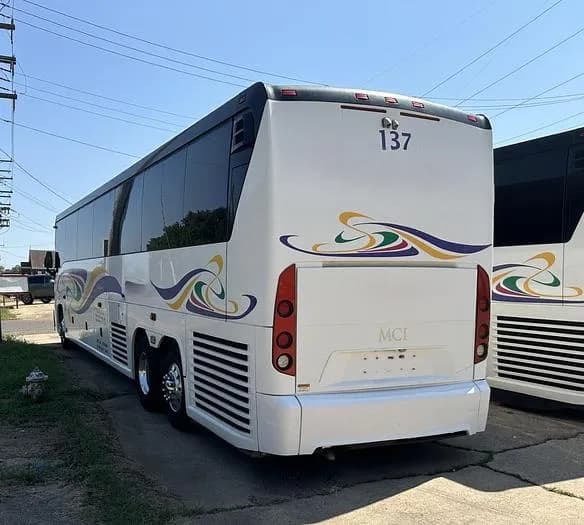 2016 Mci J4500 ADA Coach - Image 3