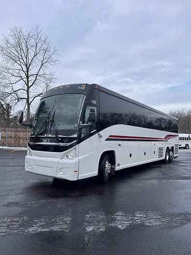 2016 Mci J4500 Coach - Image 1