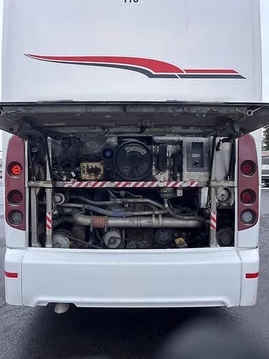 2016 Mci J4500 Coach - Image 3