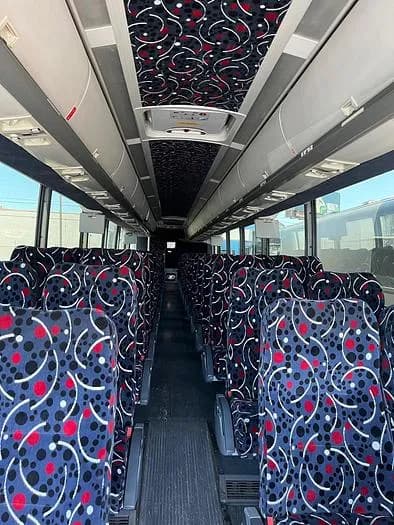 2011 Mci J4500 Coach - Image 4