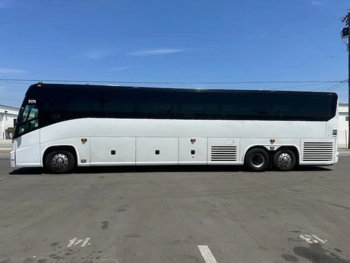 2018 Mci J4500 ADA Coach - Image 1
