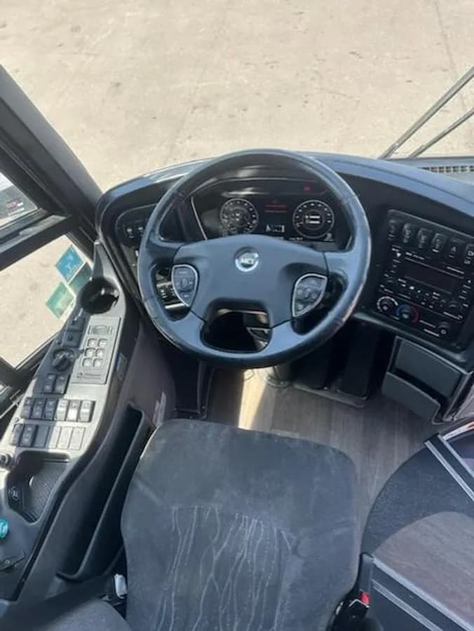 2018 Mci J4500 ADA Coach - Image 4