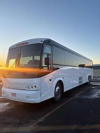 2016 Mci D4505 Coach - Image 1