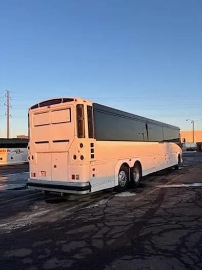 2016 Mci D4505 Coach - Image 2