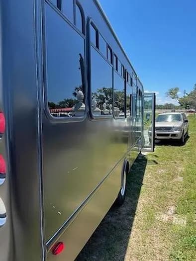 2016 Ford F550 Limousine Bus - Image 3