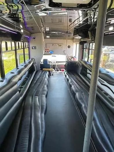 2016 Ford F550 Limousine Bus - Image 4