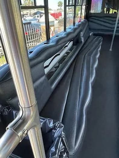 2016 Ford F550 Limousine Bus - Image 7