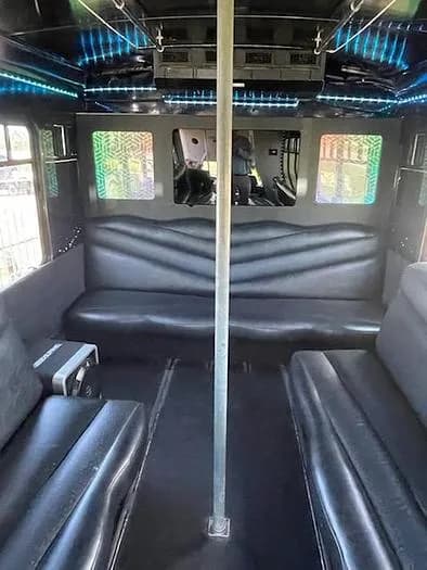 2016 Ford F550 Limousine Bus - Image 8