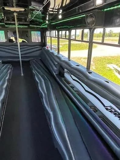 2016 Ford F550 Limousine Bus - Image 9
