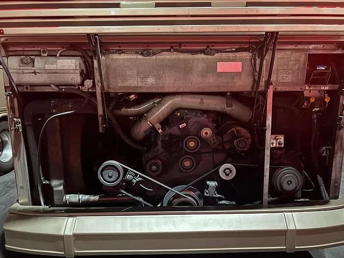 1999 Prevost H3-41 Coach - Image 4