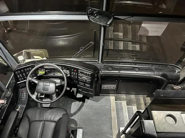 1999 Prevost H3-41 Coach - Image 6