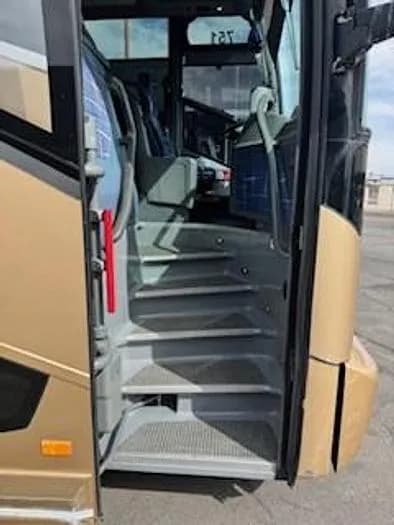 2017 Van hool CX35 Mini Coach - Image 12
