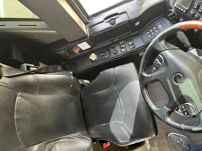2016 Prevost H3-45 Coach - Image 4