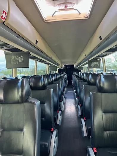 2016 Prevost H3-45 Coach - Image 6