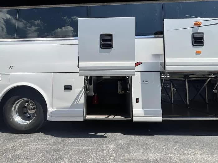 2019 Van hool CX45 Coach - Image 4
