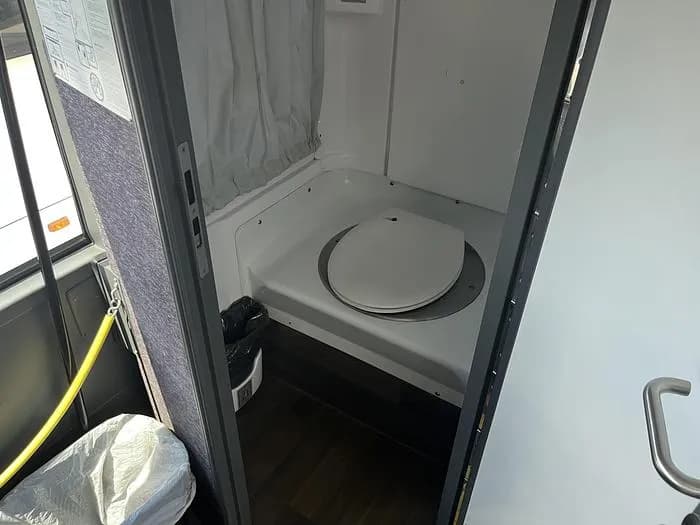 2019 Van hool CX45 Coach - Image 15