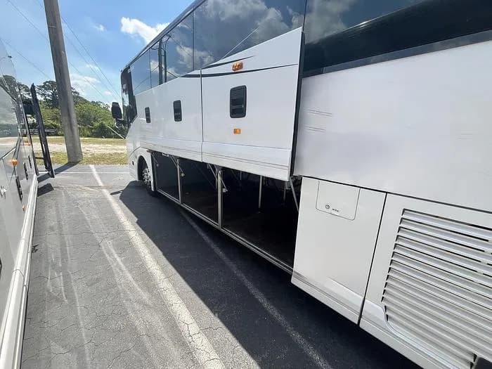 2019 Van hool CX45 Coach - Image 5