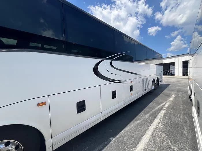 2018 Van hool CX45 Coach - Image 1