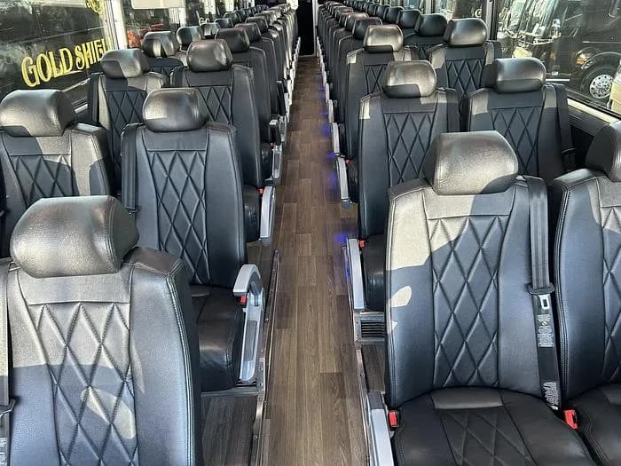 2020 Mci J4500 Coach - Image 8