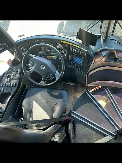2020 Mci J4500 Coach - Image 12