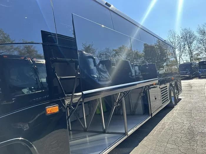 2020 Mci J4500 Coach - Image 15