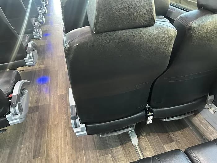 2020 Mci J4500 Coach - Image 6