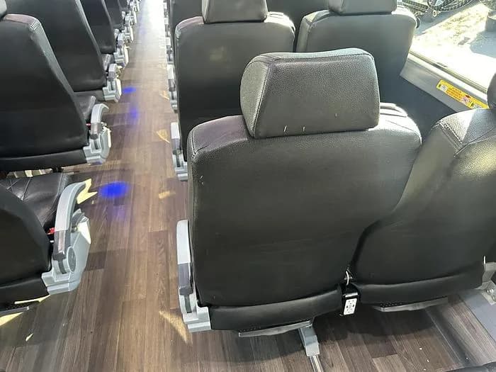 2020 Mci J4500 Coach - Image 13