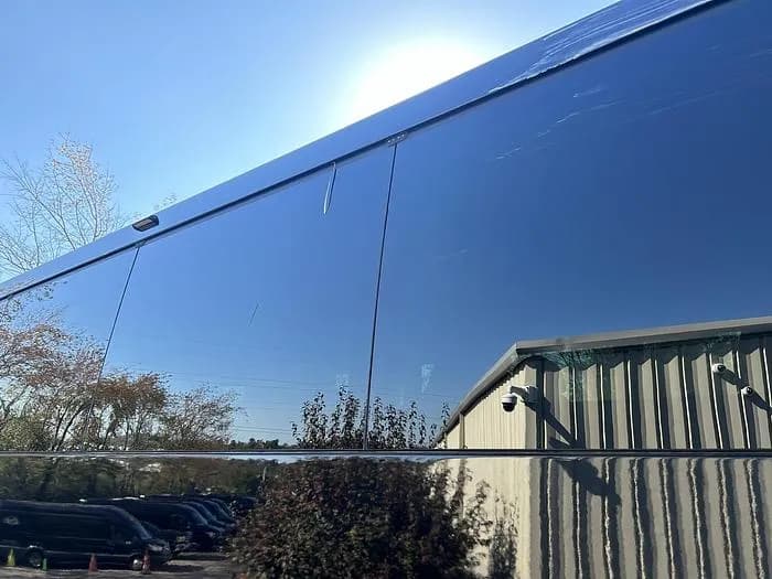2020 Mci J4500 Coach - Image 9