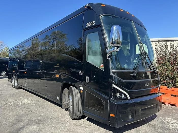 2020 Mci J4500 Coach - Image 3