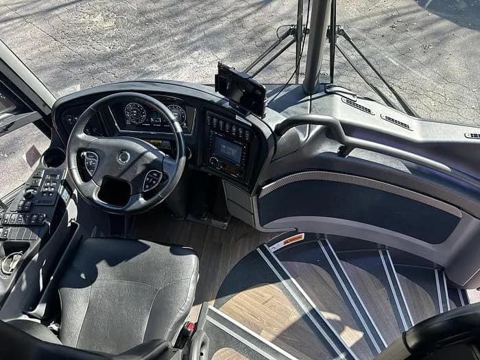 2020 Mci J4500 Coach - Image 11