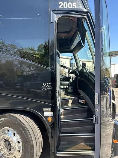 2020 Mci J4500 Coach - Image 6