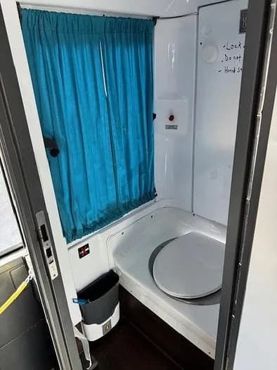 2018 Van hool CX45 Coach - Image 9