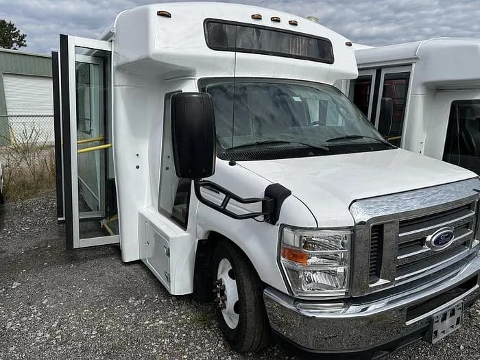2016 Champion E450 Cutaway - Image 2