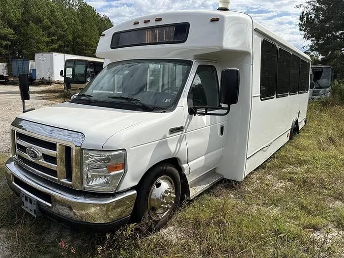 2016 Champion E450 Cutaway - Image 1