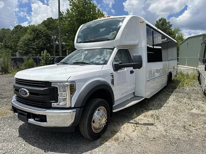 2019 Champion F550 Cutaway - Image 1