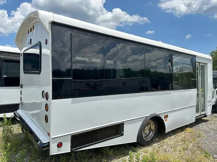 2019 Champion F550 Cutaway - Image 2