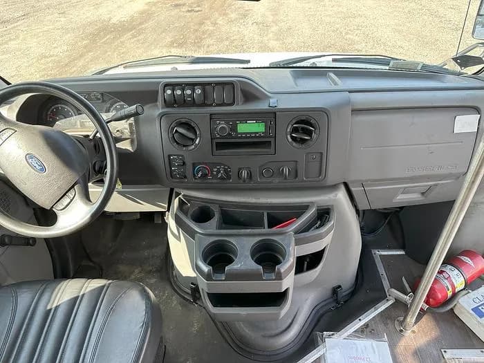 2017 Goshen E450 Cutaway - Image 8