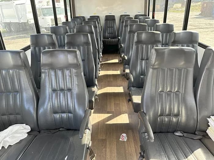 2017 Goshen E450 Cutaway - Image 9