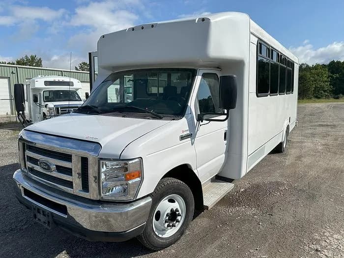 2017 Goshen E450 Cutaway - Image 2