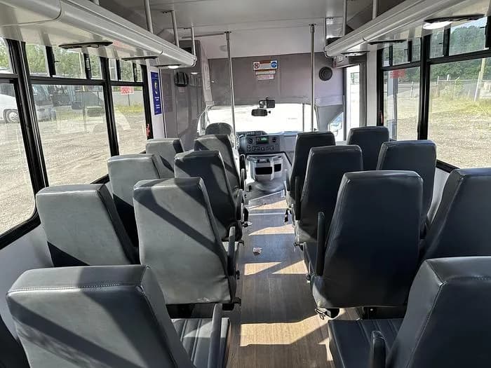 2017 Goshen E450 Cutaway - Image 15