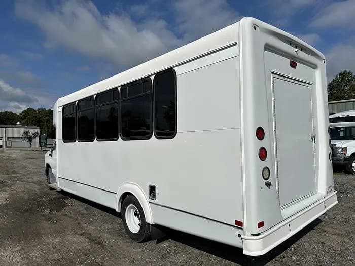 2017 Goshen E450 Cutaway - Image 5