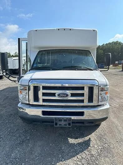 2017 Goshen E450 Cutaway - Image 4