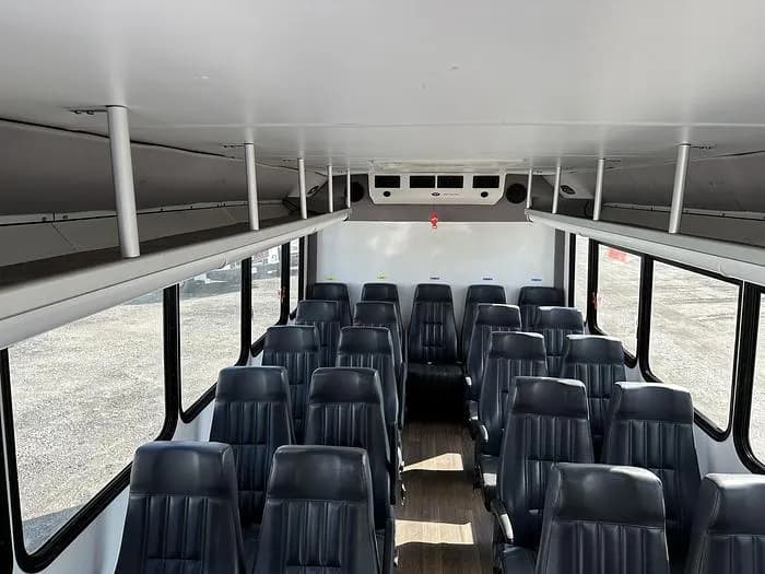 2017 Goshen E450 Cutaway - Image 14